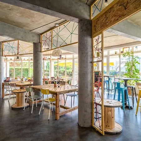 Greet Bordeaux Aeroport Hotel 2*