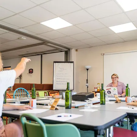 Greet Bordeaux Aeroport Hotel 2*